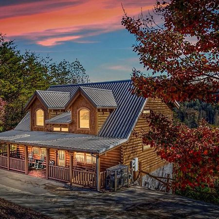 Bearfoot Pines - True Log Cabin - Wi-Fi, Hot Tub, Fishing, Deck With Views! - Mins To Pf Sevierville Eksteriør billede