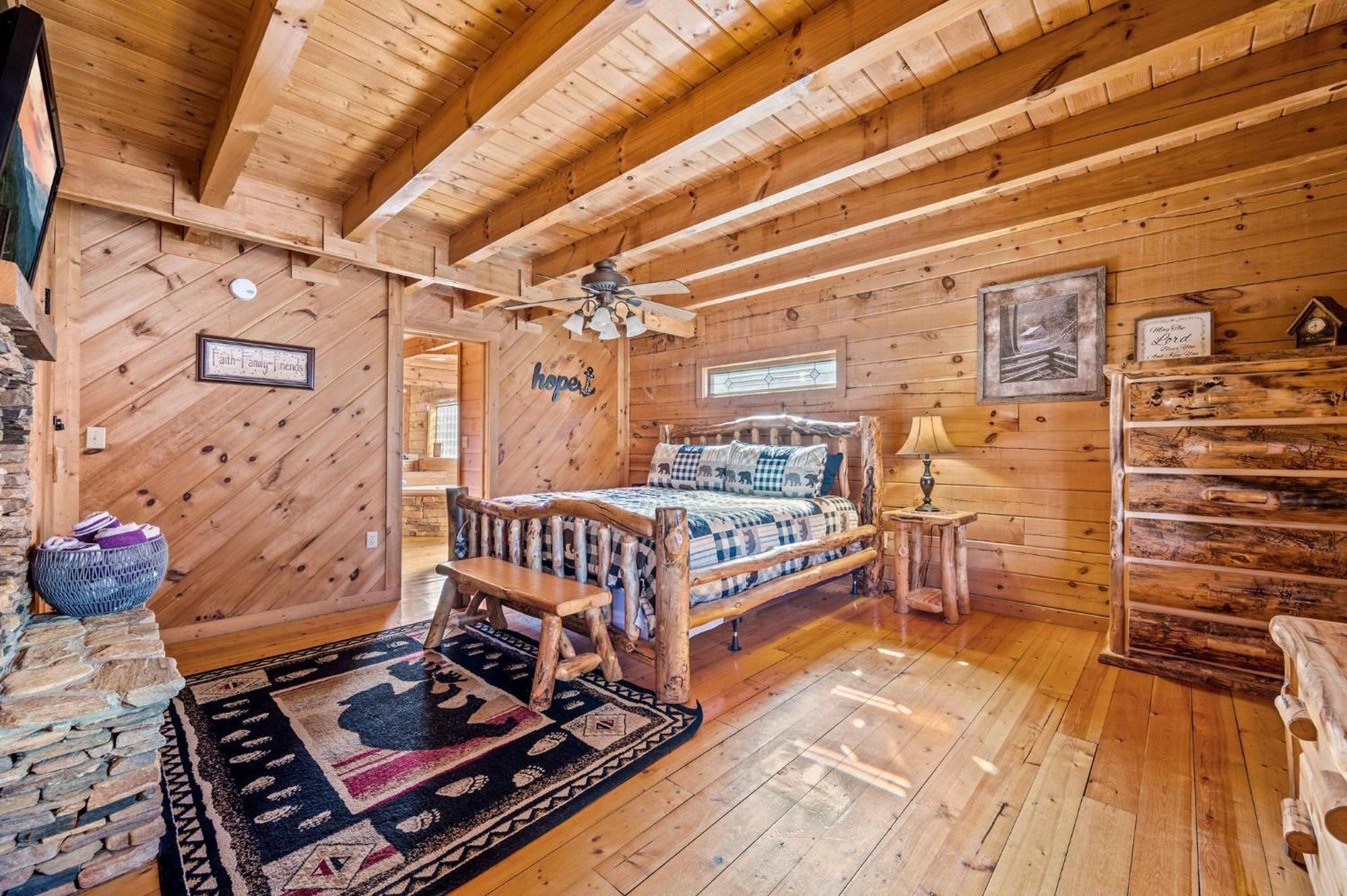 Bearfoot Pines - True Log Cabin - Wi-Fi, Hot Tub, Fishing, Deck With Views! - Mins To Pf Sevierville Eksteriør billede