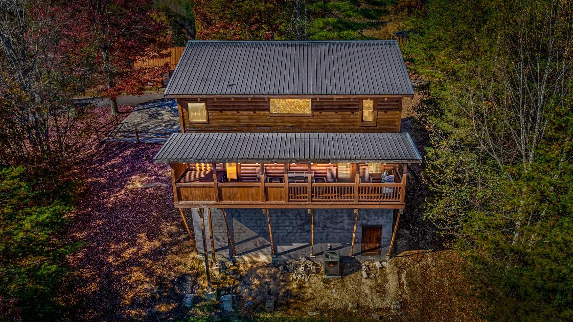 Bearfoot Pines - True Log Cabin - Wi-Fi, Hot Tub, Fishing, Deck With Views! - Mins To Pf Sevierville Eksteriør billede