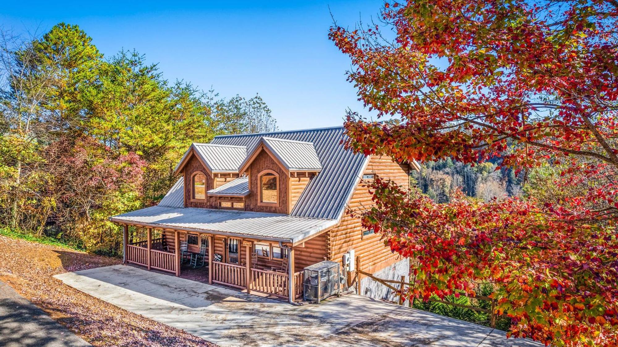Bearfoot Pines - True Log Cabin - Wi-Fi, Hot Tub, Fishing, Deck With Views! - Mins To Pf Sevierville Eksteriør billede