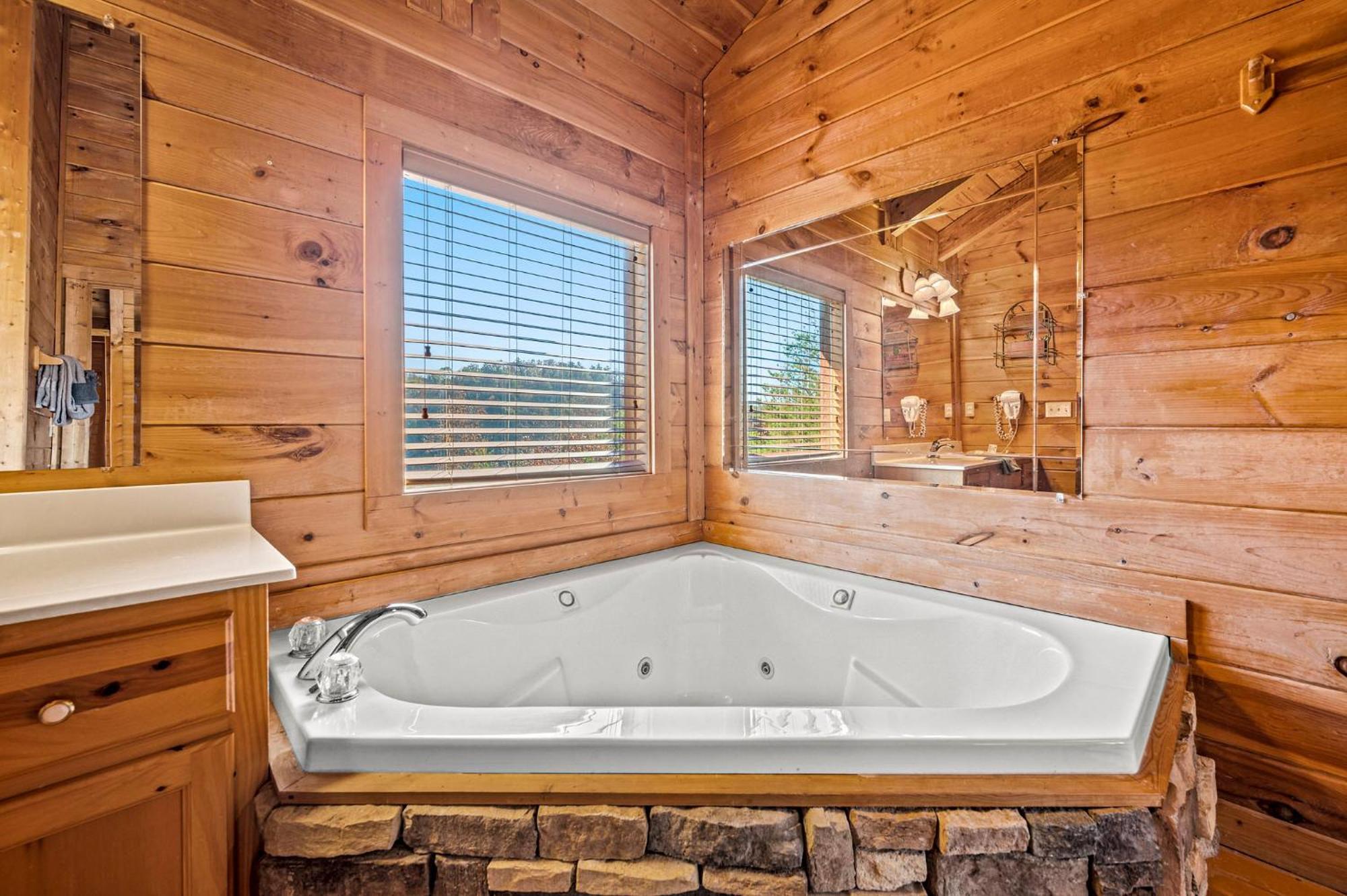 Bearfoot Pines - True Log Cabin - Wi-Fi, Hot Tub, Fishing, Deck With Views! - Mins To Pf Sevierville Eksteriør billede
