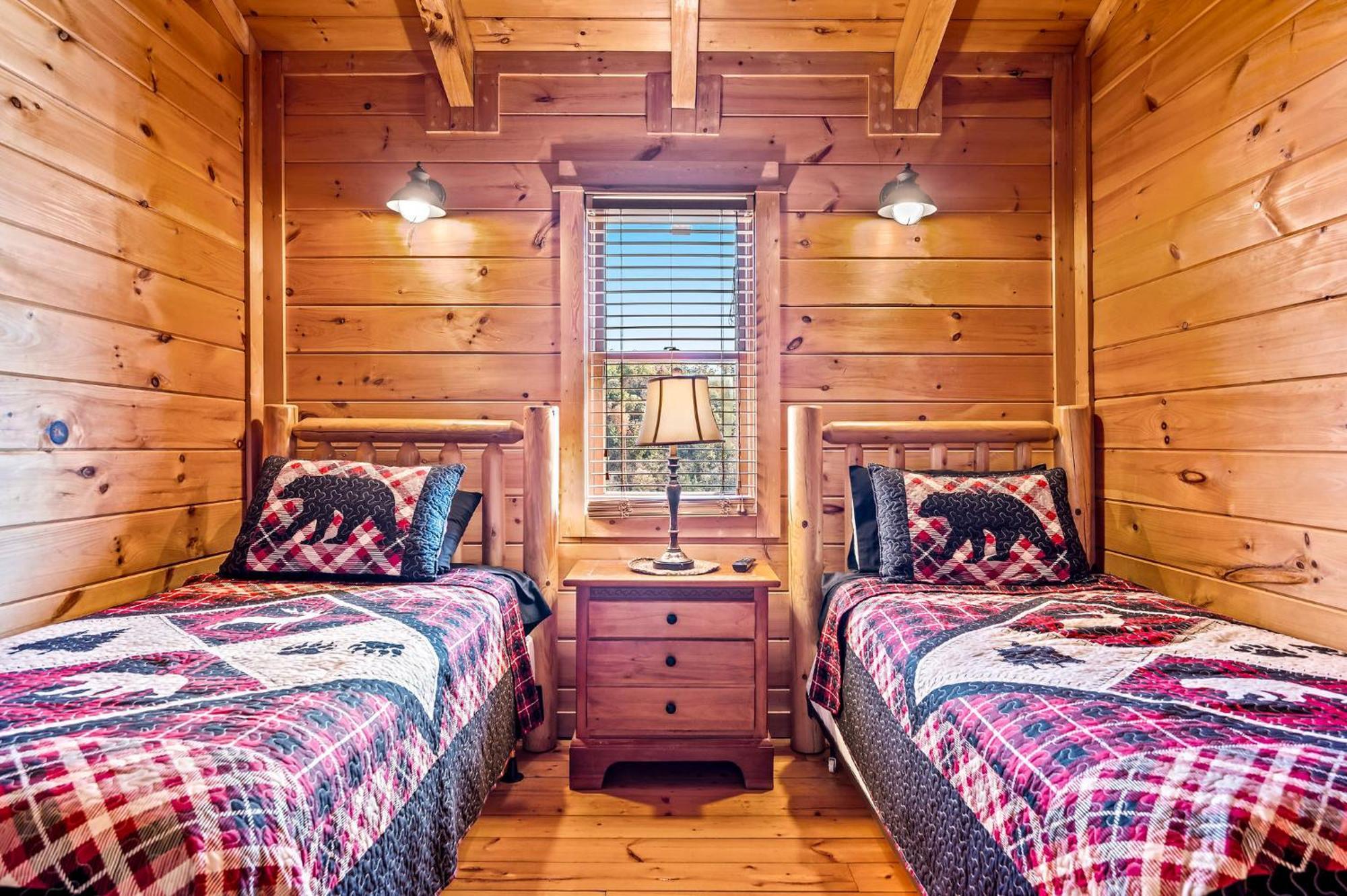 Bearfoot Pines - True Log Cabin - Wi-Fi, Hot Tub, Fishing, Deck With Views! - Mins To Pf Sevierville Eksteriør billede