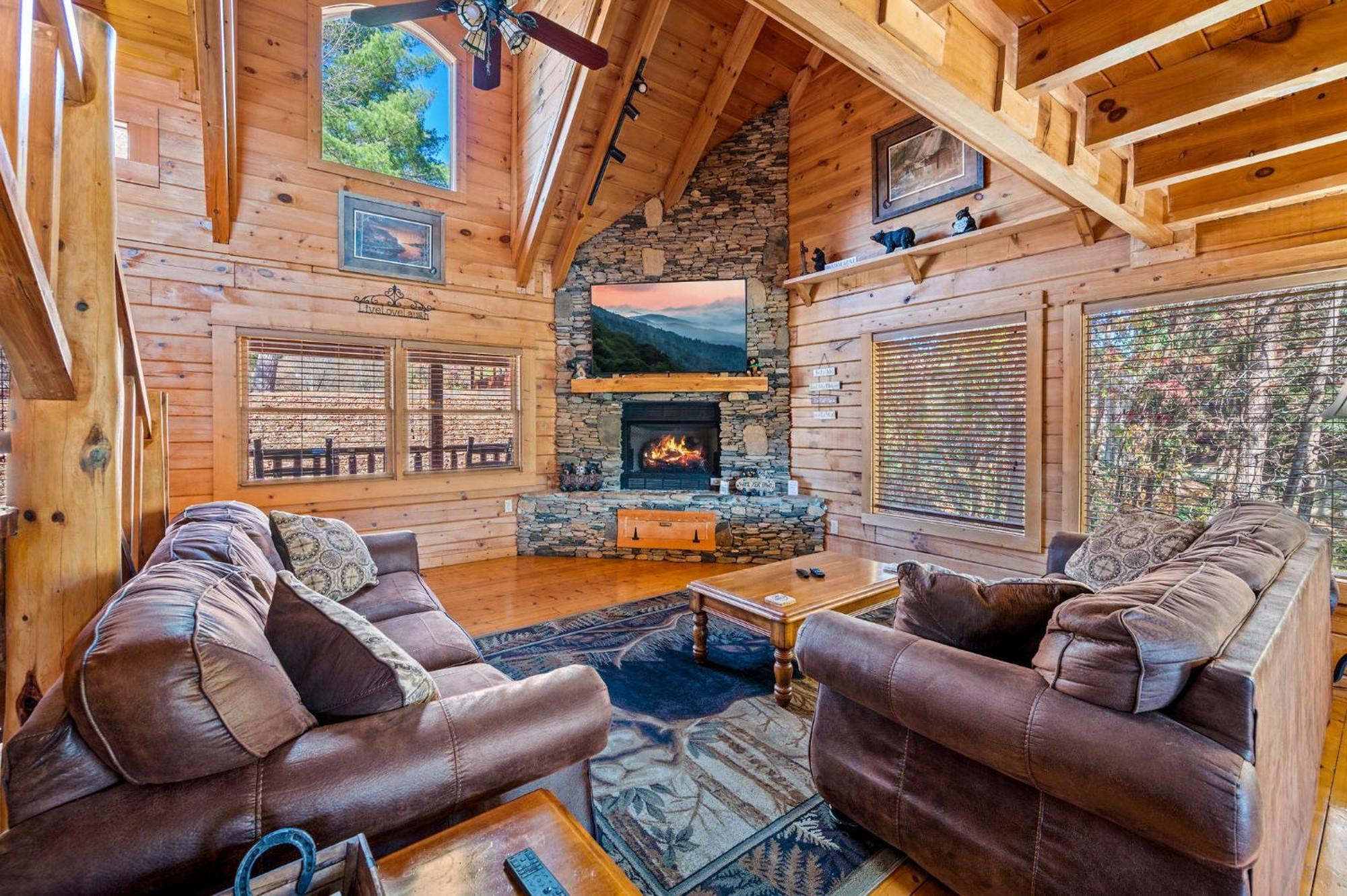 Bearfoot Pines - True Log Cabin - Wi-Fi, Hot Tub, Fishing, Deck With Views! - Mins To Pf Sevierville Eksteriør billede