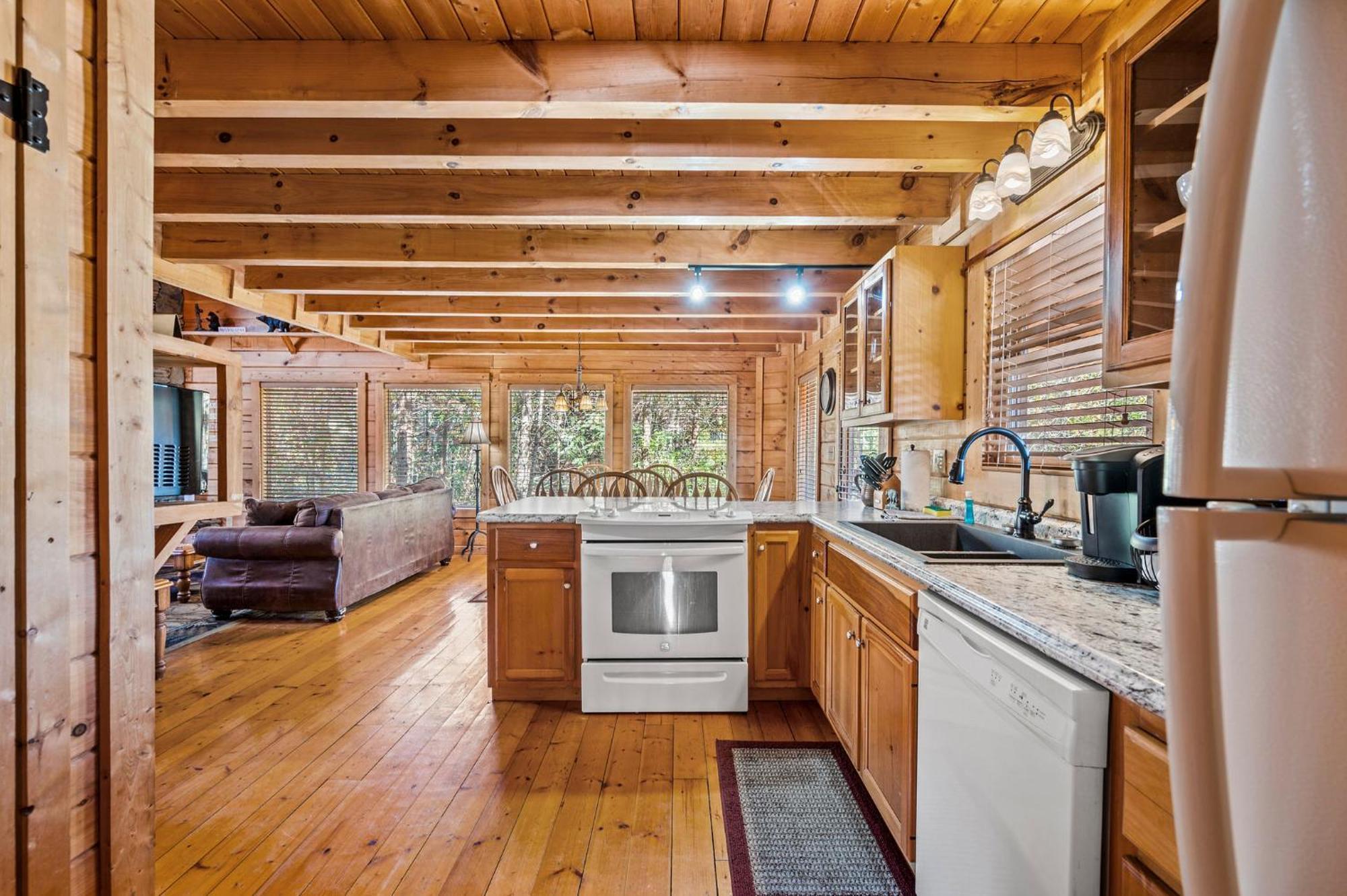 Bearfoot Pines - True Log Cabin - Wi-Fi, Hot Tub, Fishing, Deck With Views! - Mins To Pf Sevierville Eksteriør billede