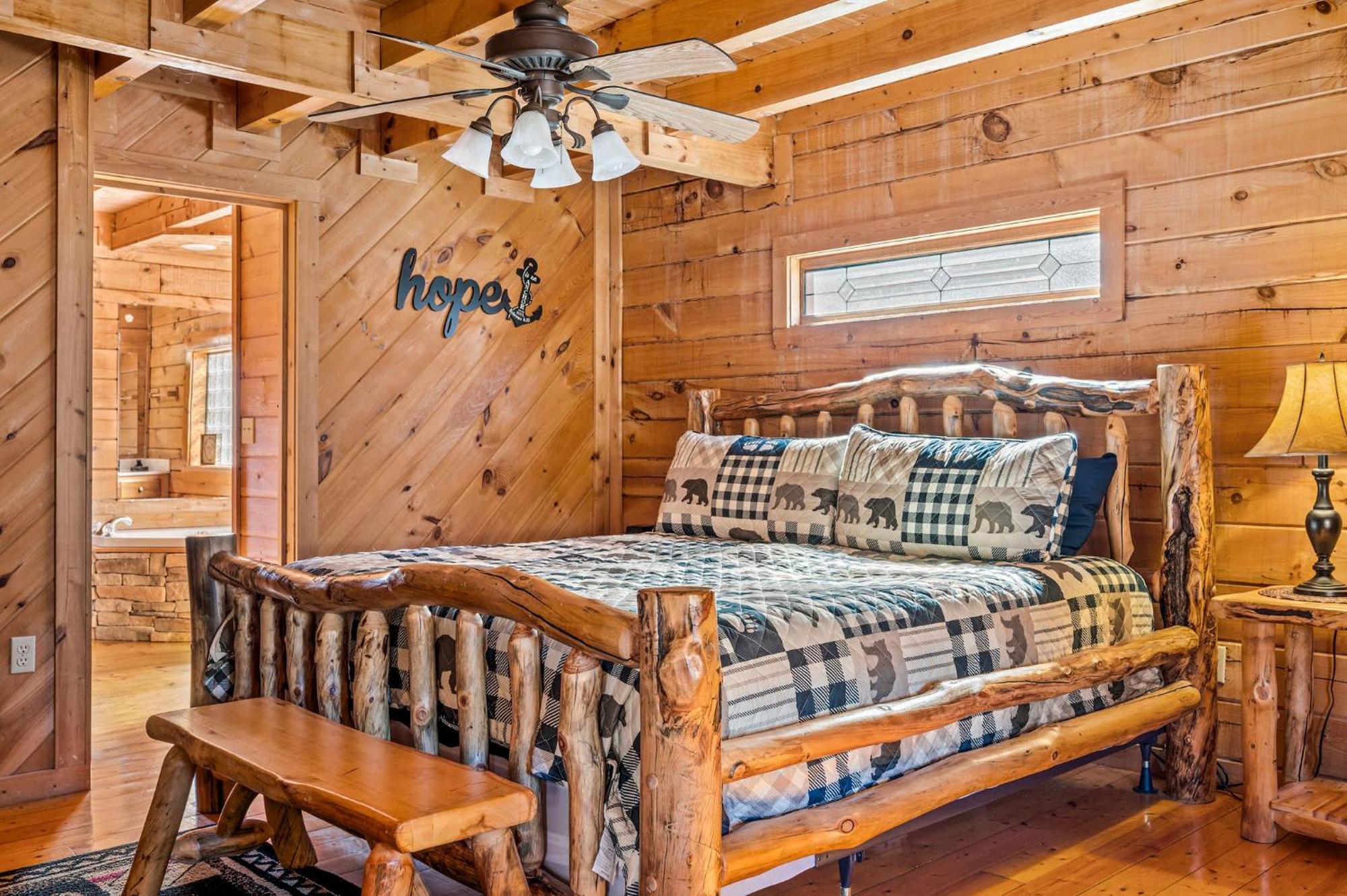 Bearfoot Pines - True Log Cabin - Wi-Fi, Hot Tub, Fishing, Deck With Views! - Mins To Pf Sevierville Eksteriør billede
