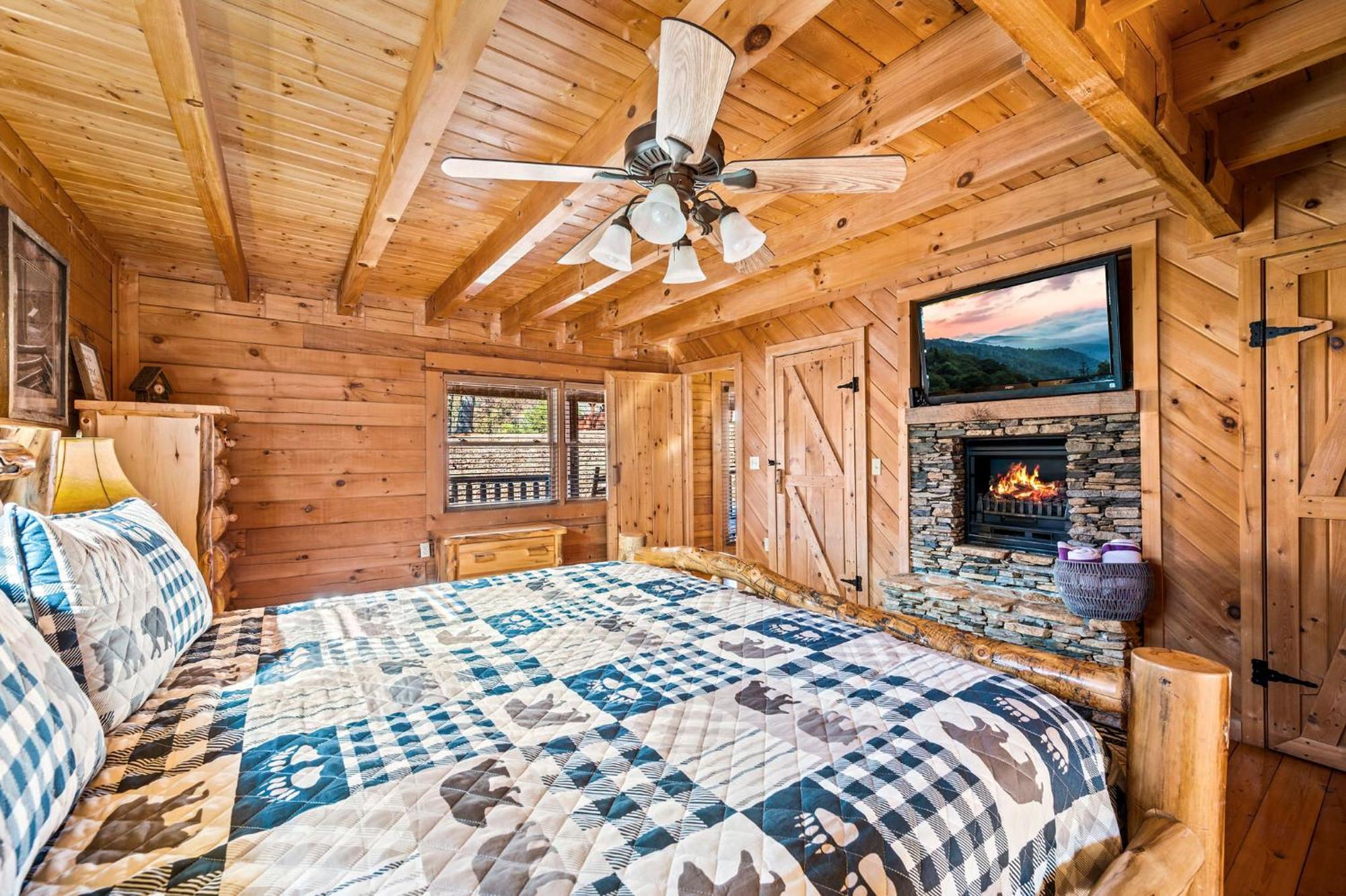 Bearfoot Pines - True Log Cabin - Wi-Fi, Hot Tub, Fishing, Deck With Views! - Mins To Pf Sevierville Eksteriør billede