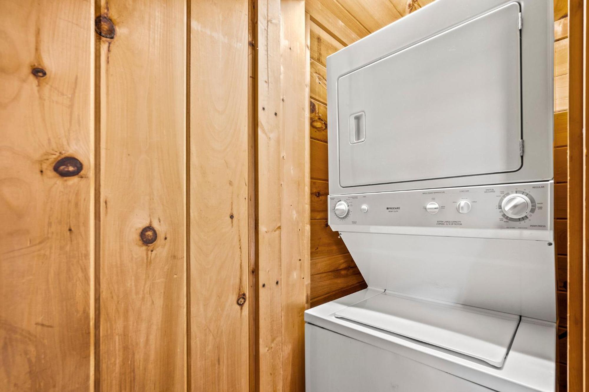 Bearfoot Pines - True Log Cabin - Wi-Fi, Hot Tub, Fishing, Deck With Views! - Mins To Pf Sevierville Eksteriør billede