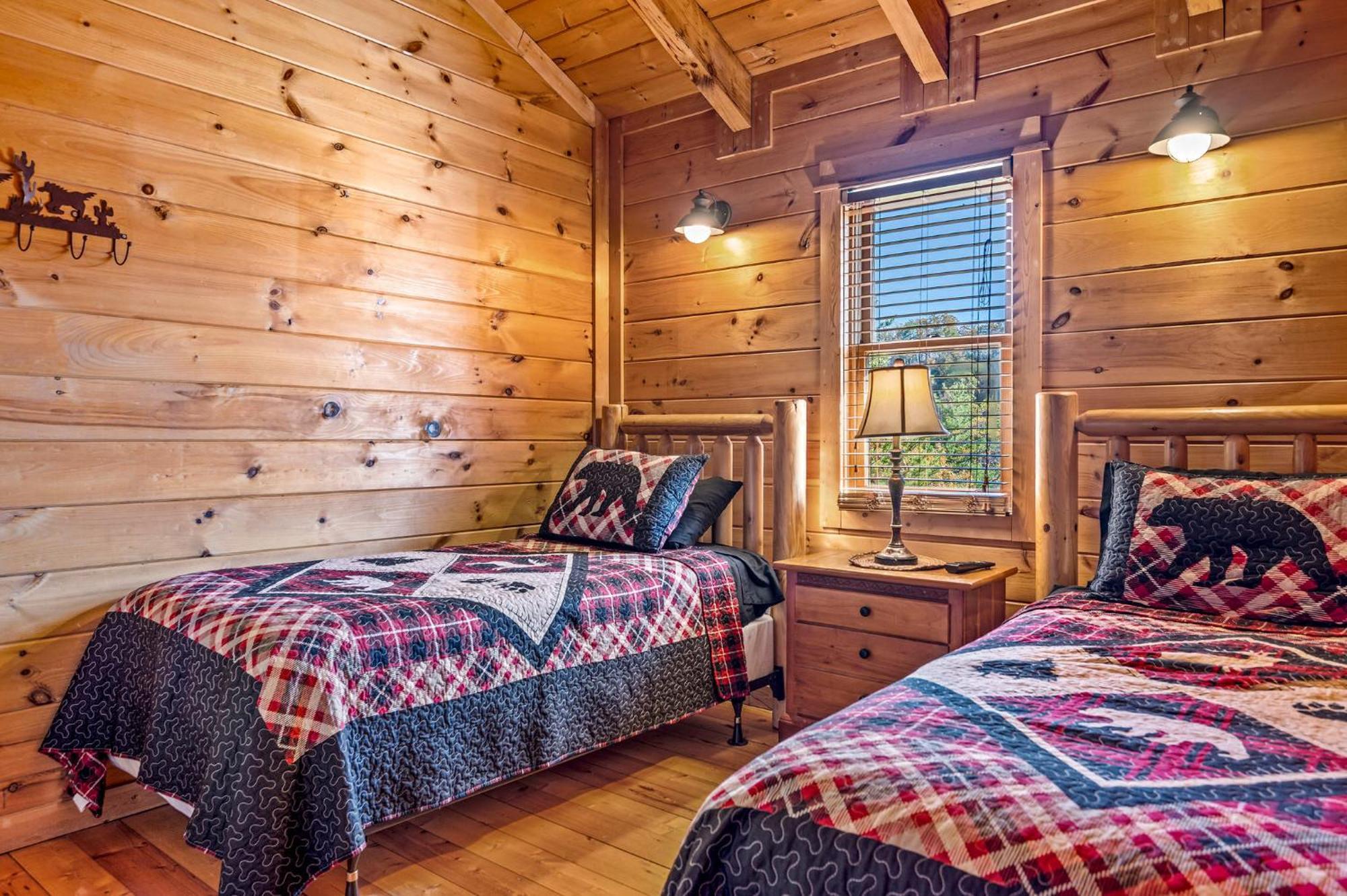 Bearfoot Pines - True Log Cabin - Wi-Fi, Hot Tub, Fishing, Deck With Views! - Mins To Pf Sevierville Eksteriør billede