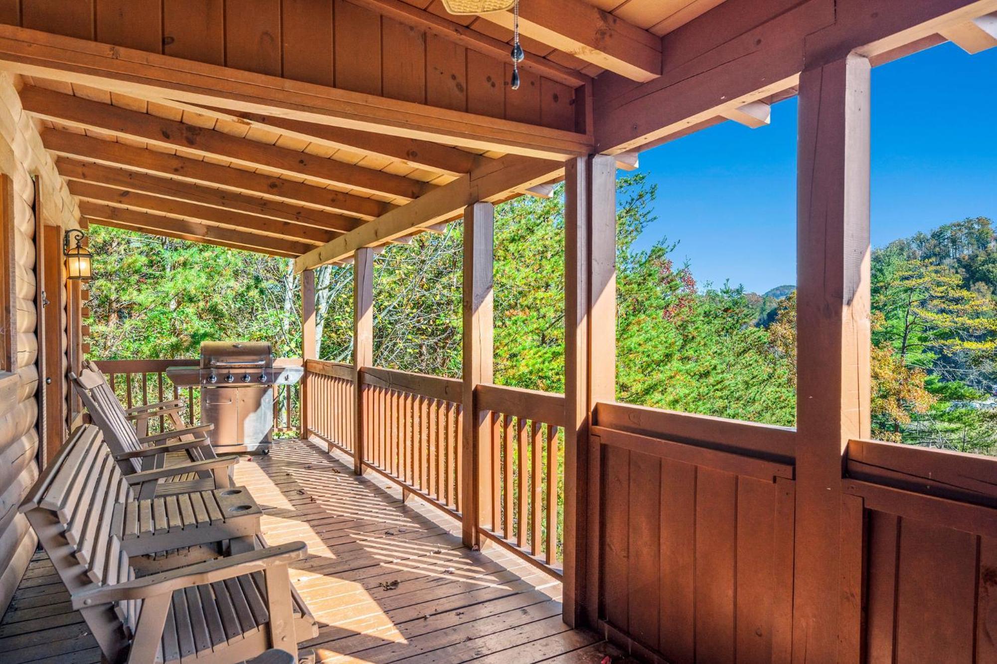 Bearfoot Pines - True Log Cabin - Wi-Fi, Hot Tub, Fishing, Deck With Views! - Mins To Pf Sevierville Eksteriør billede