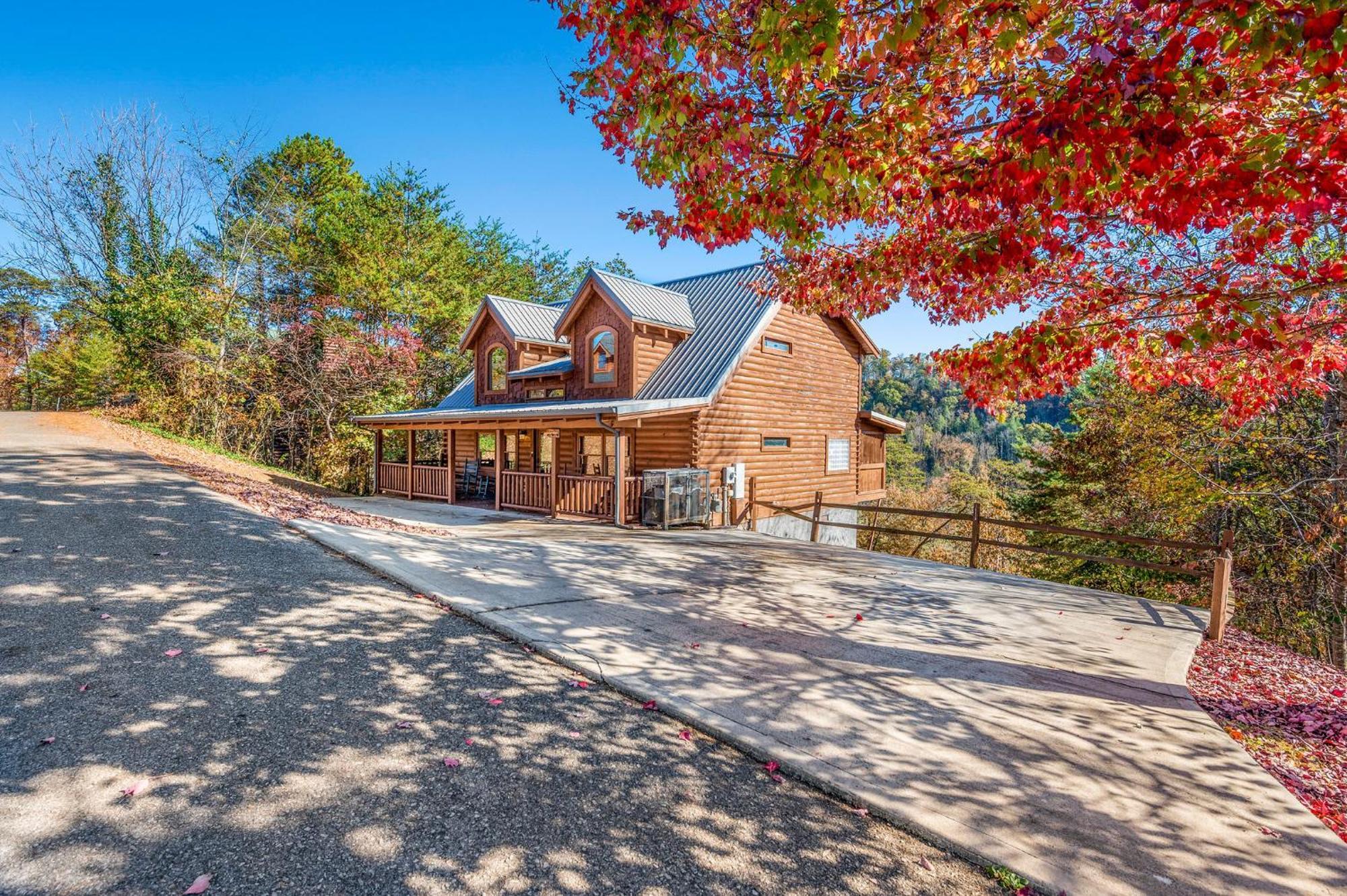Bearfoot Pines - True Log Cabin - Wi-Fi, Hot Tub, Fishing, Deck With Views! - Mins To Pf Sevierville Eksteriør billede