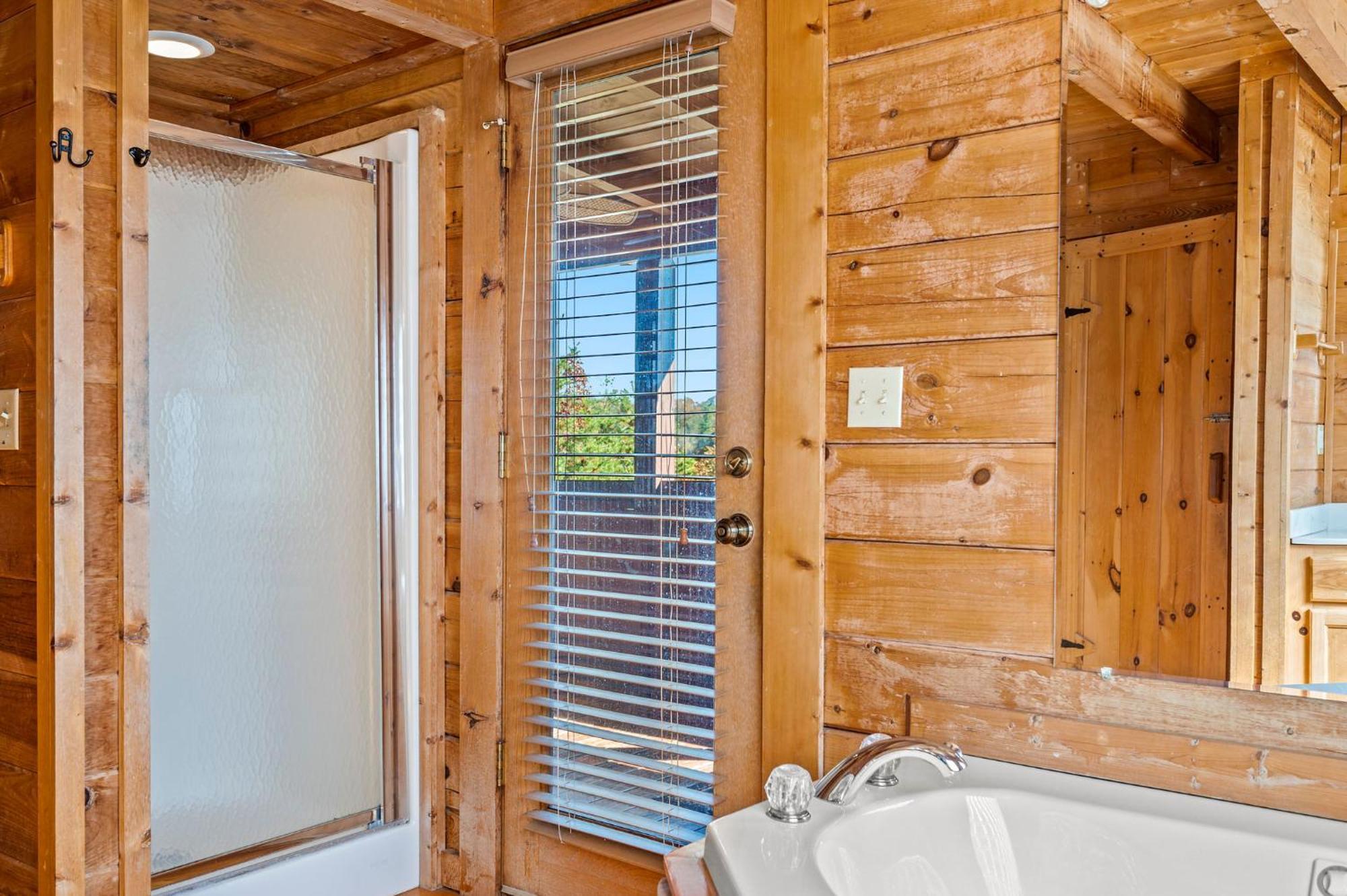 Bearfoot Pines - True Log Cabin - Wi-Fi, Hot Tub, Fishing, Deck With Views! - Mins To Pf Sevierville Eksteriør billede