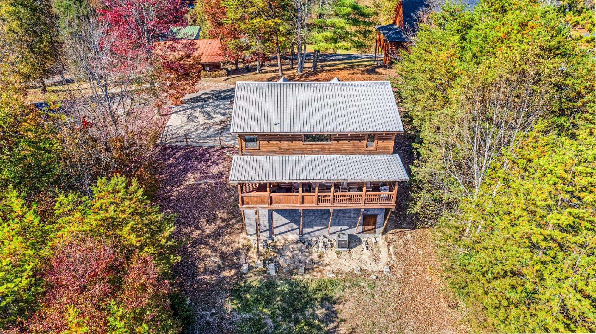 Bearfoot Pines - True Log Cabin - Wi-Fi, Hot Tub, Fishing, Deck With Views! - Mins To Pf Sevierville Eksteriør billede