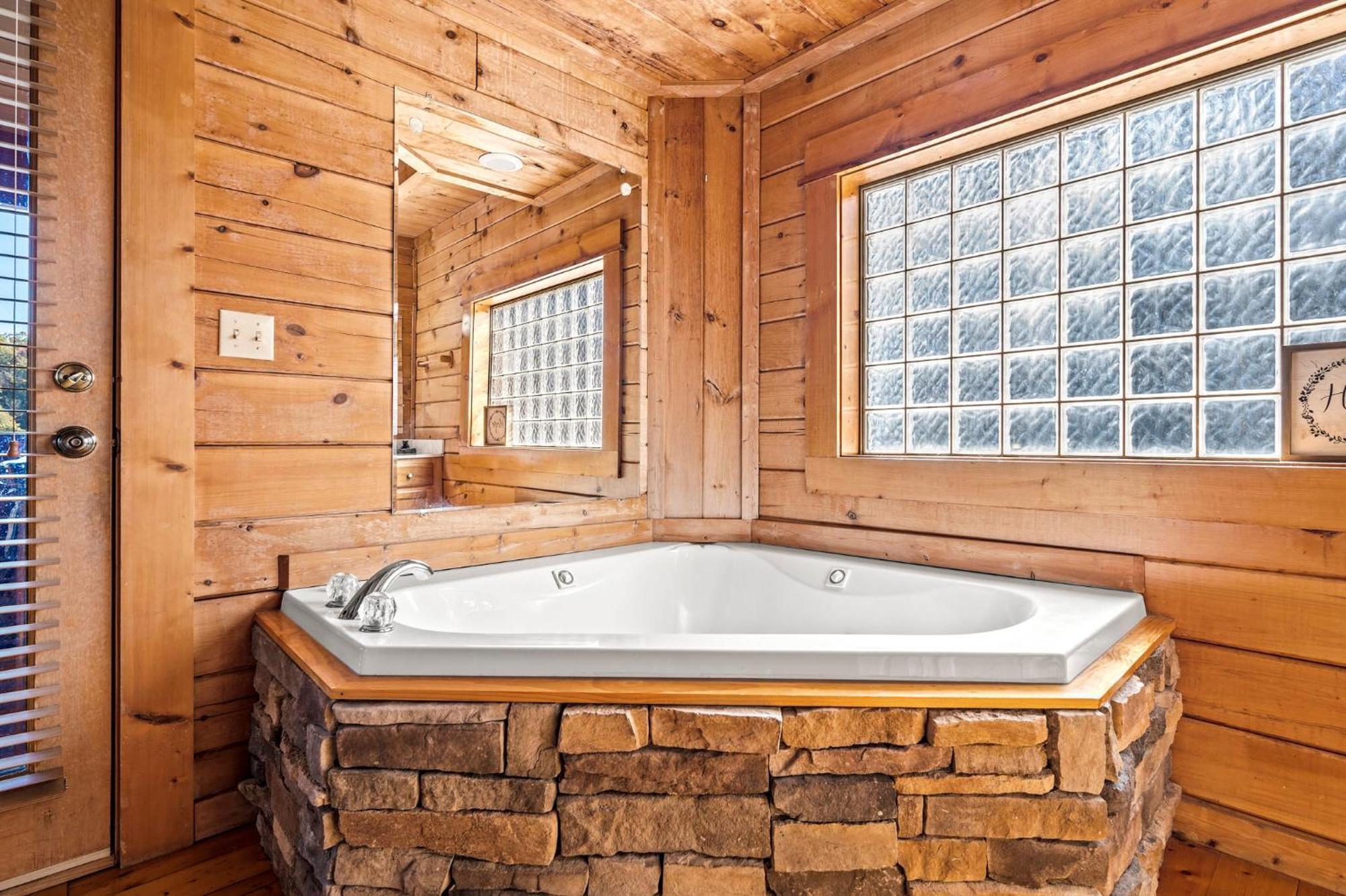 Bearfoot Pines - True Log Cabin - Wi-Fi, Hot Tub, Fishing, Deck With Views! - Mins To Pf Sevierville Eksteriør billede