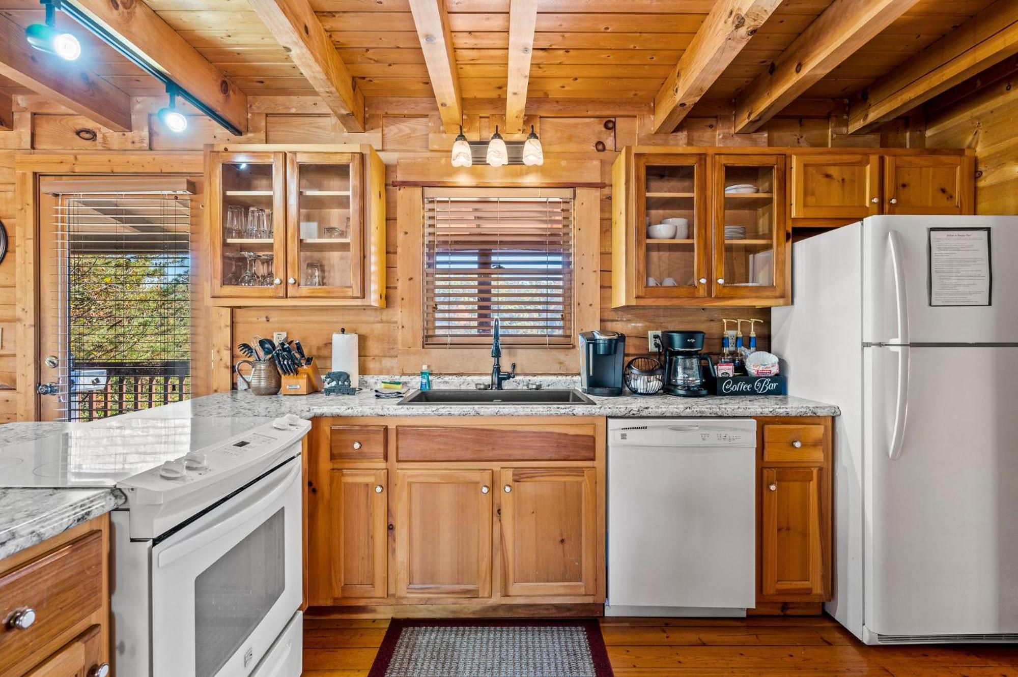 Bearfoot Pines - True Log Cabin - Wi-Fi, Hot Tub, Fishing, Deck With Views! - Mins To Pf Sevierville Eksteriør billede