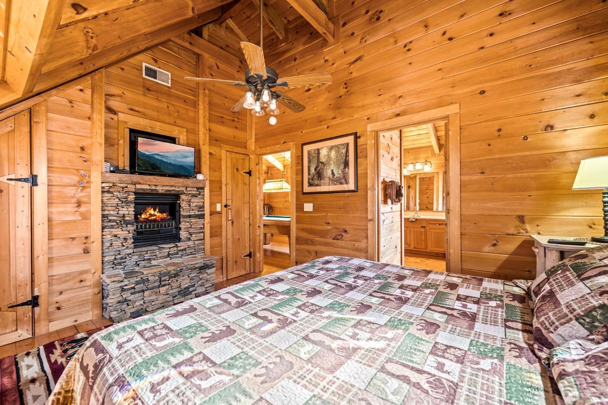 Bearfoot Pines - True Log Cabin - Wi-Fi, Hot Tub, Fishing, Deck With Views! - Mins To Pf Sevierville Eksteriør billede
